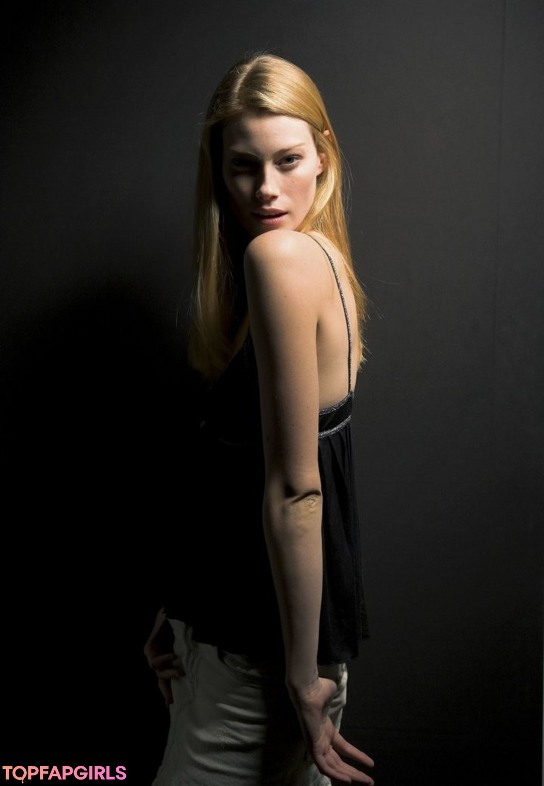 Alyssa Sutherland erotic actress img