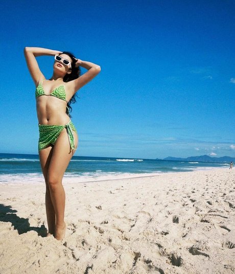 Livia Inhudes art model pics