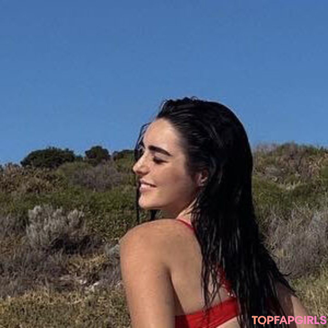 Indiana Massara model sexy pics