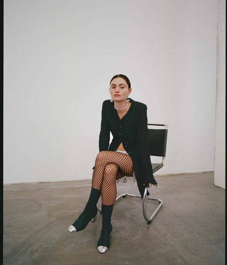 Phoebe Tonkin naked star gallery