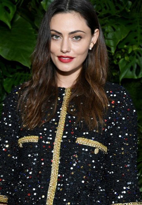 Phoebe Tonkin erotic star photos
