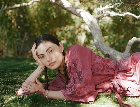 Phoebe Tonkin actress pics