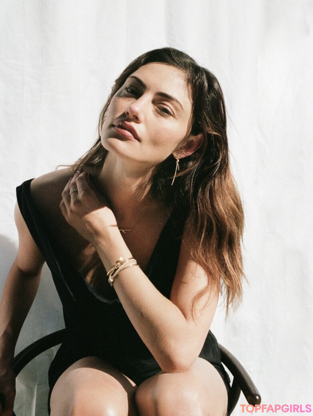 Phoebe Tonkin naked star picture