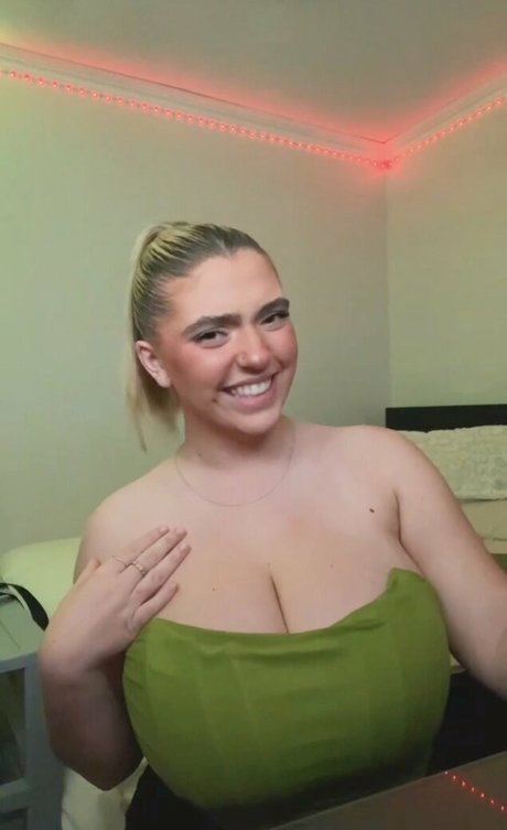 blonde babe onlyfans sexy naked pic