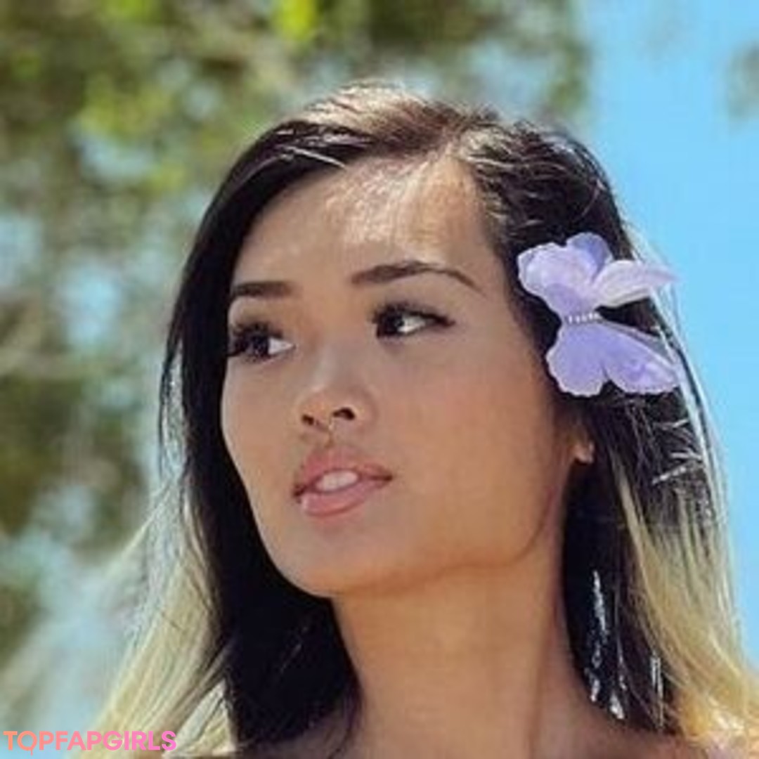 Casshole Yee model best pic