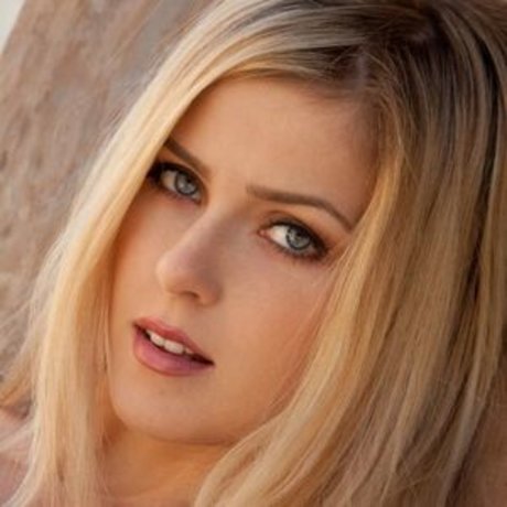 Abigaile Johnson model nice image