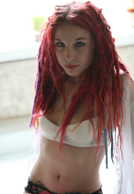 Alorali model adult pic