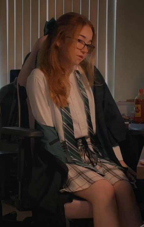 Lyssaurora sexy actress image