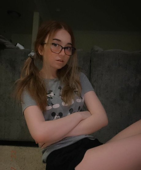 Lyssaurora sexy actress pics