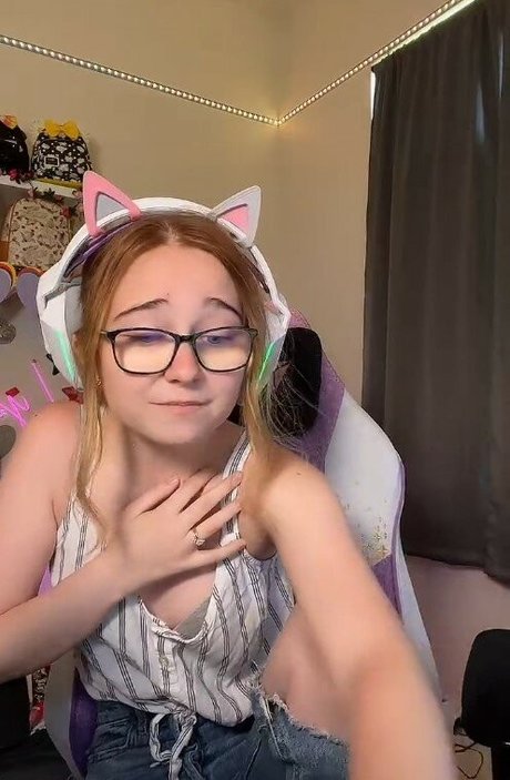 lesbian strapon onlyfans sexy image