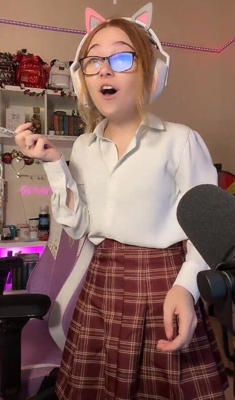 Lyssaurora star nudes picture