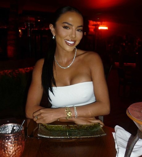 Arianna Ajtar exclusive star photos