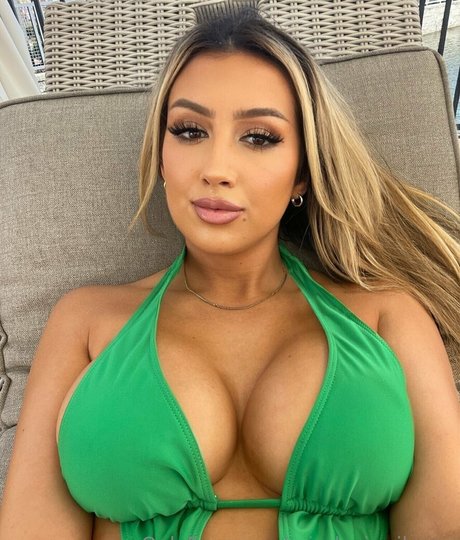 misslexiswilsonn nude model img