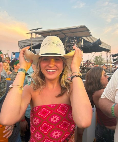 hottest midget onlyfans hot nude photo