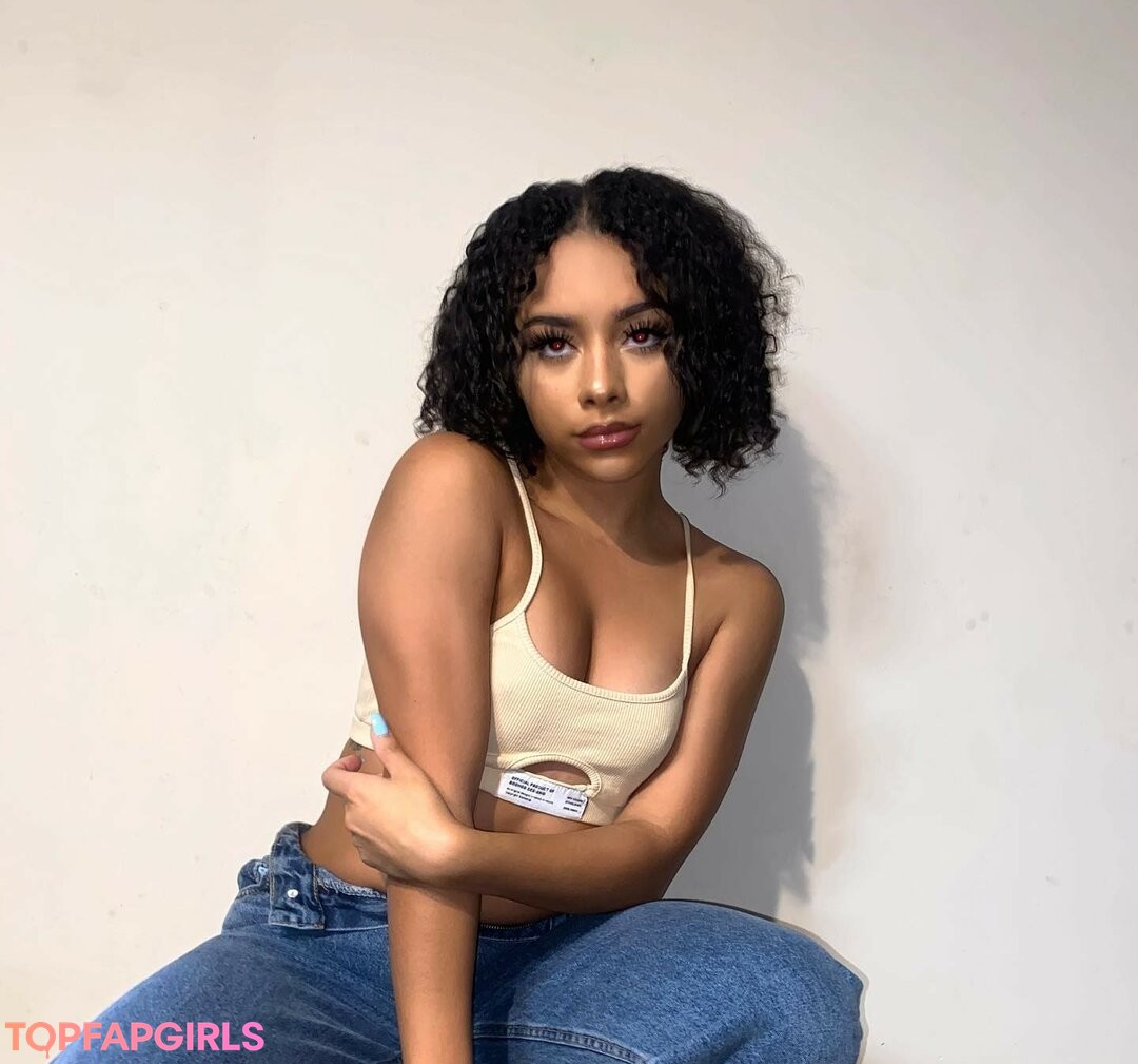 Alix Lapri model high quality pics