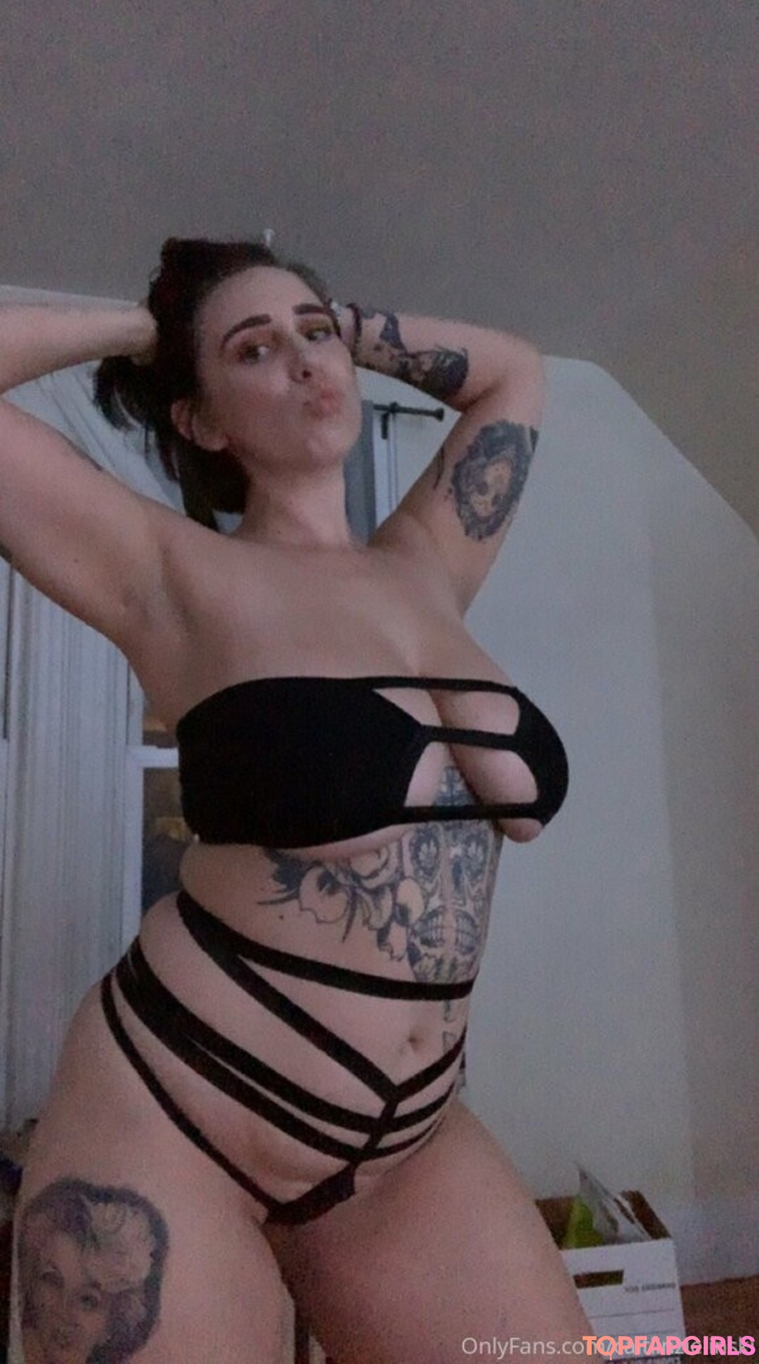 caitlinzielinski nudes model pic