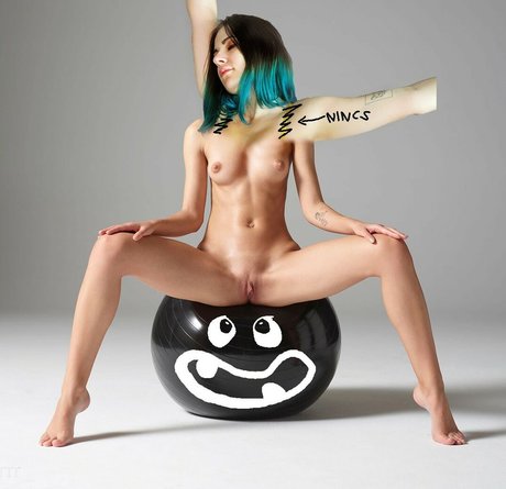 Polly Bones xxx pornstar img