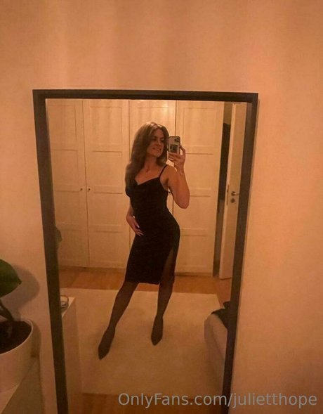 julietthope nudes model image