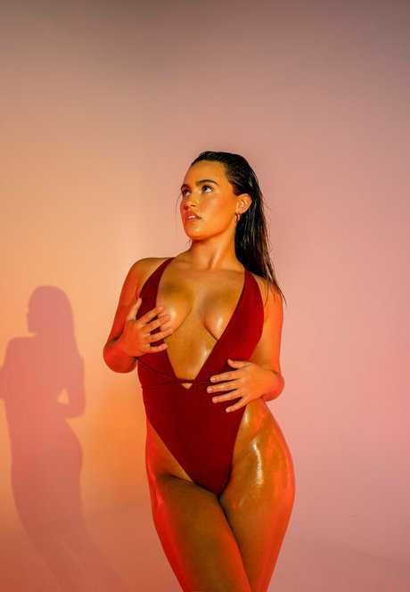 Sumabellhouse nude actress photo