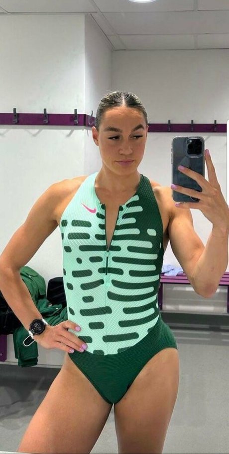 Holly Mills sexy star picture