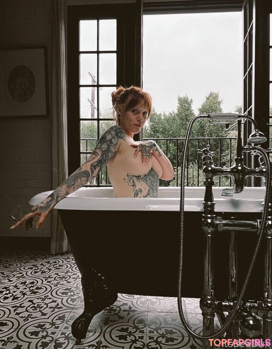 Itsbeadux model adult image