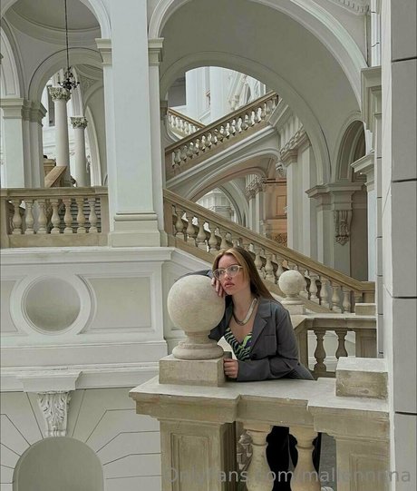 mallennnna naked pornstar photo