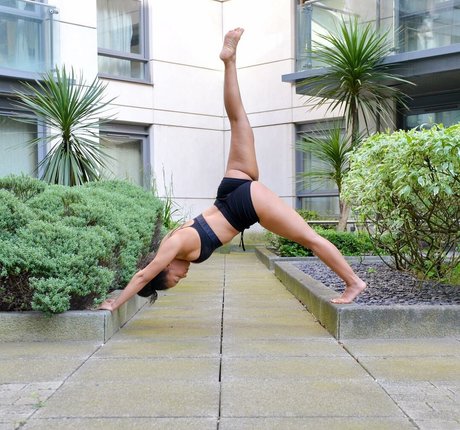 Feelinfree sexy model photo