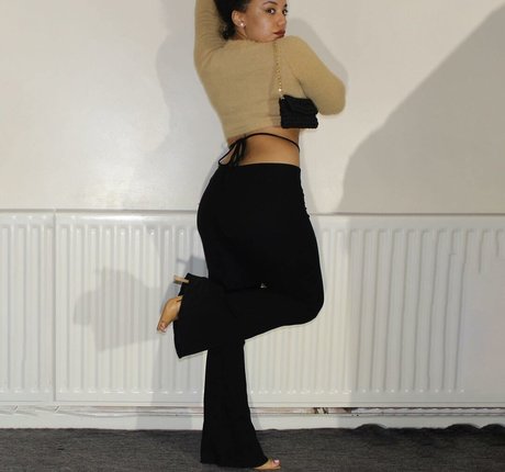 Feelinfree art actress images