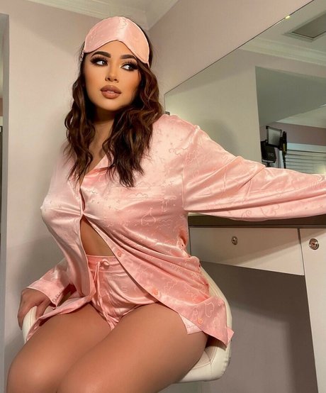 Jasmine Villegas pretty actress image