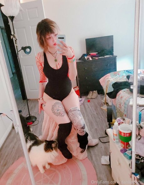 dahliaparisi sexy actress picture