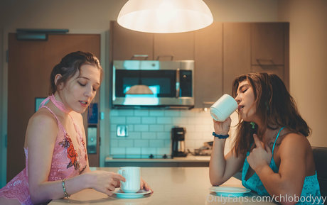 chlobodyyy pornstar naked photo