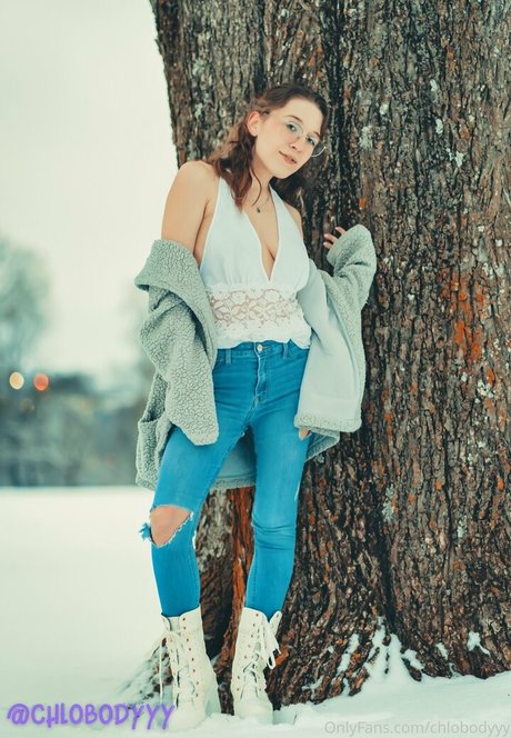 chlobodyyy model top photos