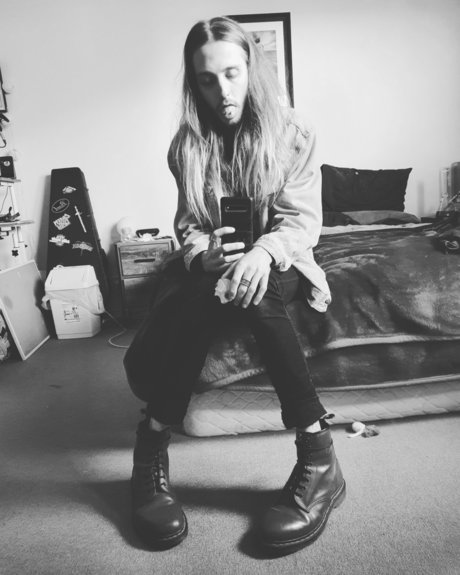 Myhands hot actress pics