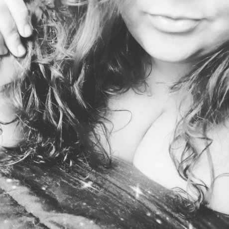 CurvyHippie nude star archive