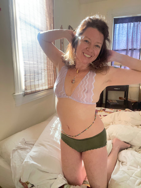 Naomi Blue model top picture