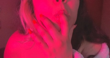 F A M A nude star pictures