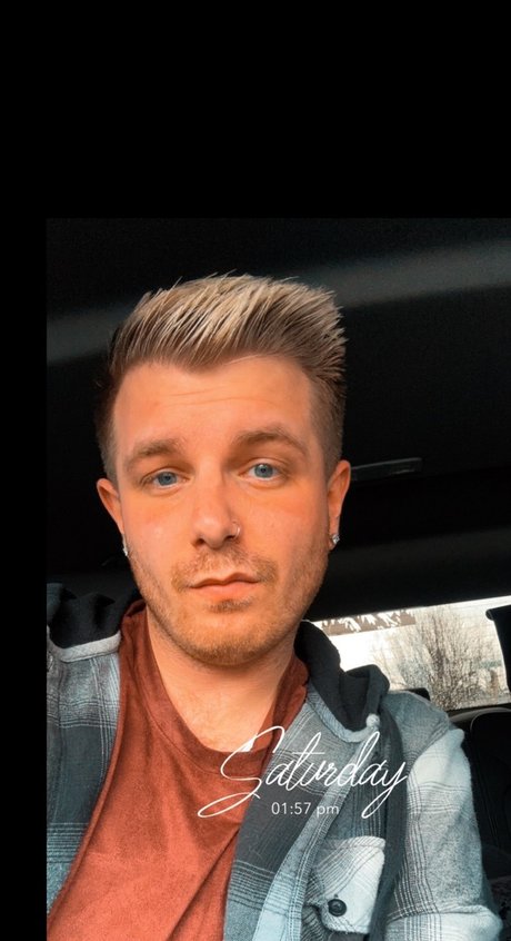 Cody Lee naked pornstar img