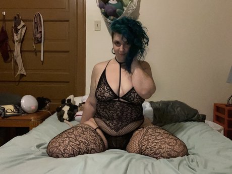 CurvyQueen hot pornstar pictures