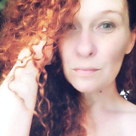 LittleFox nude model photos