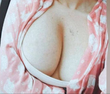 LIVE_ model pretty pictures