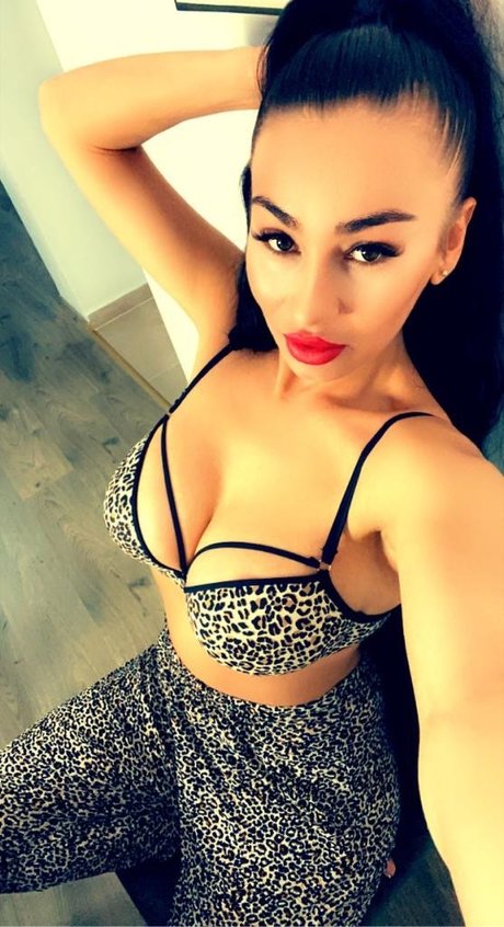 Helen Star model naked pictures