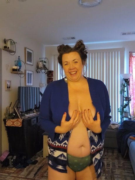 Hot Hula Hooping with Helga free model galleries