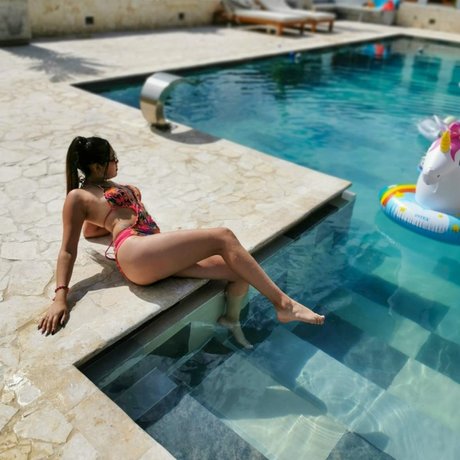 Nicoll Andrea sexy model picture