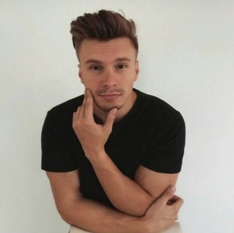 Alpha Lord Levi star pornographic pictures