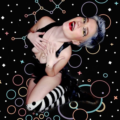 Cakelin Fable nude star img