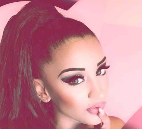 Aishaa beautiful star picture