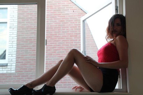 Nina Estia hd model photo