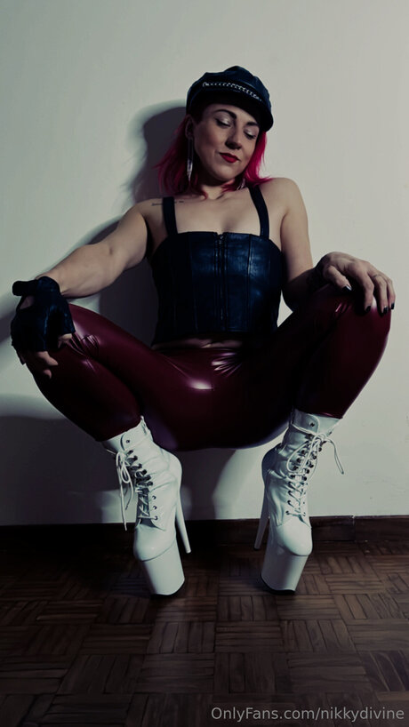 Nikky Divine model art images