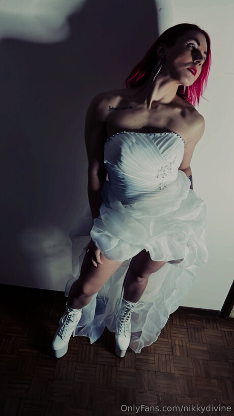 Nikky Divine exclusive star img