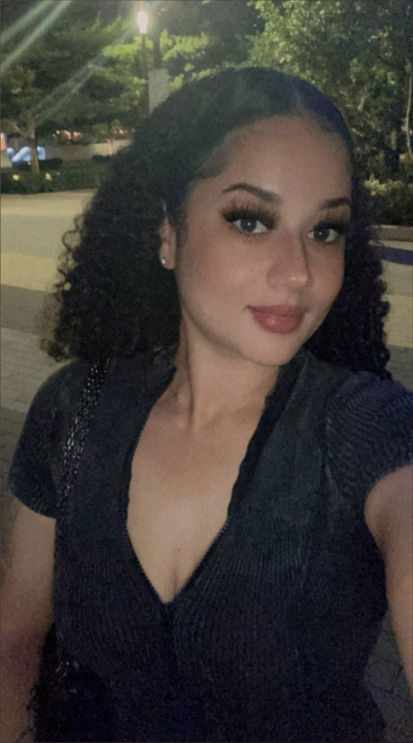 HoneyB_ model adult images